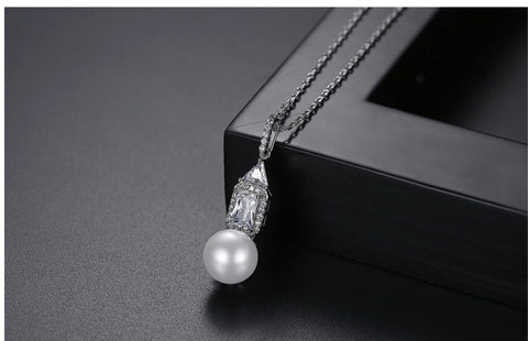 Z-Pearl Necklace